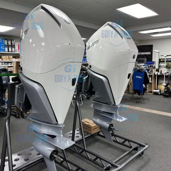 Mercury 250CXL FourStroke 250hp outboard engine featuring DTS for enhanced performance and smoother shifting