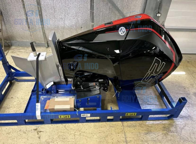 Mercury Racing 250R Sport Outboard Engine, designed for high-performance with cutting-edge technology and superior power