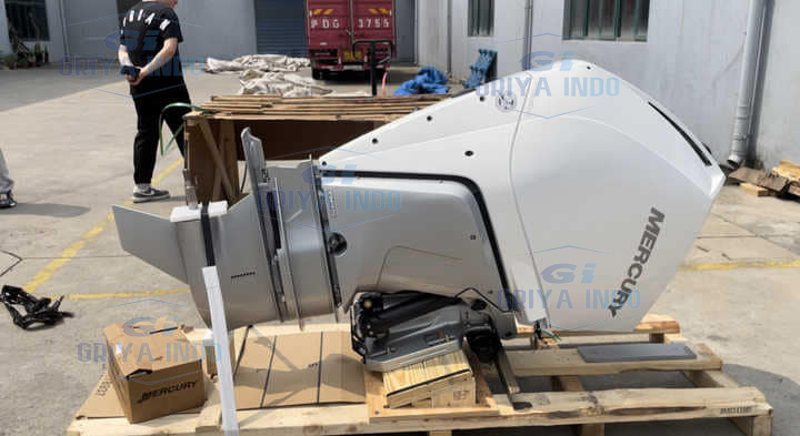 Mercury 300CXL FourStroke DTS Outboard Engine 300hp - Powerful and Reliable Marine Engine for High-Performance Boating