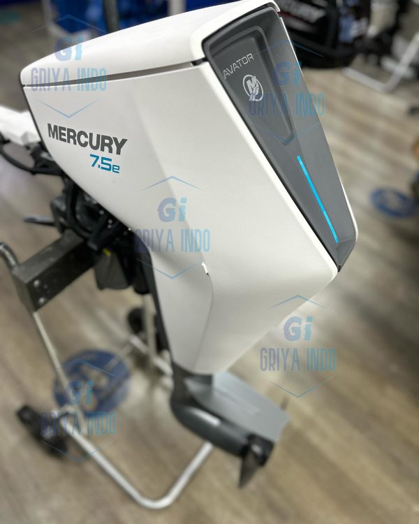 Close-up view of the Mercury AVATOR 7.5e showcasing its sleek electric design.