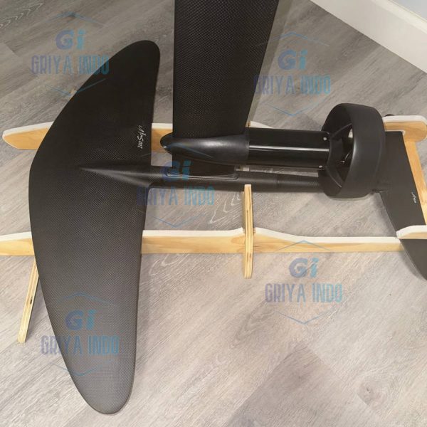 Lift4 eFoil full size set ready for use on the beach