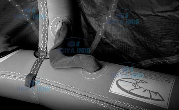 Complete kiteboarding package with Airush Lithium V11, ideal for beginners to experts.